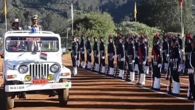 உதகமண்டலம்: கோவை சரக காவல் துணை தலைவர் அவர்கள் வருடாந்திர ஆய்வு மற்றும் காவல் வாகனங்களையும் ஆய்வு