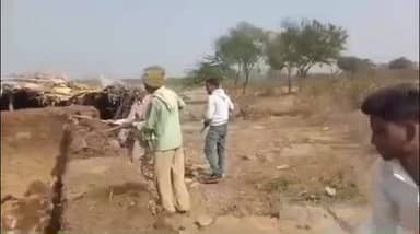 नौगढ़: गहिला में वन भूमि पर किए जा रहे अवैध अतिक्रमण पर वन विभाग की बड़ी कार्रवाई, अतिक्रमण को वन कर्मियों ने हटाया