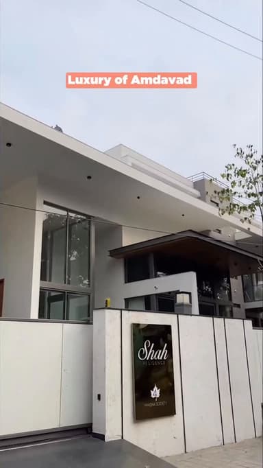 Luxury of Amdavad 🗿
#cars #carsofinsta #carswithoutlimit #carsofinsta #luxuryhomes #luxurycars #amdavad #ahmedabad #awe...