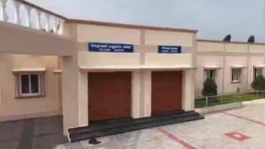 திண்டிவனம்: திண்டிவனத்தில் 27.60 கோடி ரூபாய் மதிபீட்டில் பல்வேறு வசதிகளுடன் கட்டிமுடிக்கப்பட்ட புதிய பேருந்து நிலையத்தை விரைந்து திறக்க வேண்டுமென பொதுமக்கள் எதிர்