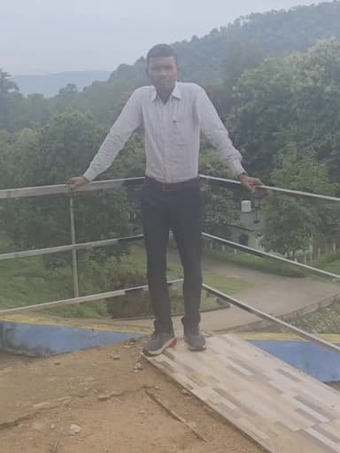 लैलूंगा: खेड़आमा का लाल बना छत्तीसगढ़ पुलिस का सिपाही, दशी लाल टोप्पो ने बढ़ाया क्षेत्र का मान