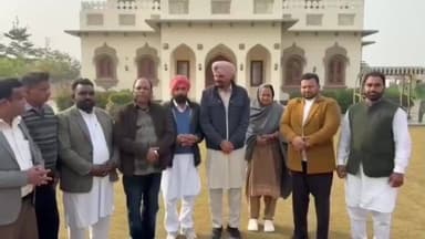 ਸਰਦੂਲਗੜ੍ਹ: ਮਹਰੂਮ ਪੰਜਾਬੀ ਗਾਇਕ ਸਿੱਧੂ ਮੂਸੇਵਾਲਾ ਦੀ ਮਾਤਾ ਚਰਨ ਕੌਰ ਦਾ ਪੁਤਲਾ ਫੂਕਣ ਮਾਮਲੇ ਚ ਈਸਾਈ ਭਾਈਚਾਰੇ ਵੱਲੋਂ ਮੂਸਾ ਹਵੇਲੀ ਪਹੁੰਚ ਮੰਗੀ ਮੁਆਫੀ