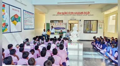 ಸಿರವಾರ: ನವಲಕಲ್ ವಸತಿ ಶಾಲೆಯಲ್ಲಿ ವಿವಿಧ ಕಾಯ್ದೆಗಳ ಅರಿವು ಕಾರ್ಯಕ್ರಮ