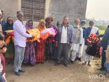 पड़वा: अंजुमन इस्लामिया कमेटी छेछौरी के द्वारा गरीबों के बीच बांटा गया कंबल।