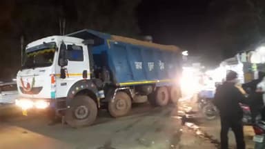 बरही: बरही में रेत से भरे ओवरलोड वाहन बेखौफ दौड़ रहे, दुर्घटना की आशंका, प्रशासन बना मूकदर्शक