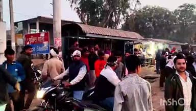 मनिया: तेज रफ्तार ट्रक की टक्कर से बाइक सवार 1 युवक की मौत, 1 घायल, शनिवार देर शाम मनियां थाने के पास की घटना