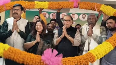 केसरिया: केसरिया सम्राट अशोक भवन परिसर में शनिवार को एनडीए कार्यकर्ताओं का सम्मान समारोह आयोजित किया गया