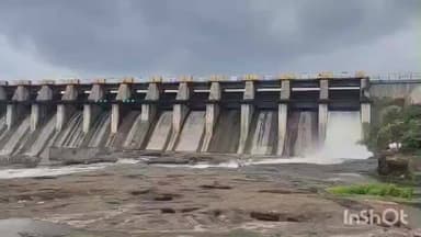 जळगाव: चाळीसगाव गिरणा धरणाचा एक दरवाजा २० सेमीने उघडला, ८२४ क्युसेक पाण्याचा विसर्ग