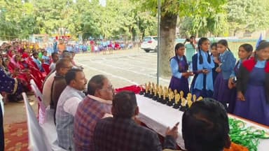 नौतन: जमुनिया नवका टोला विद्यालय में खेलकूद कार्यक्रम का उद्घाटन, मंत्री ने छात्रों को किया सम्मानित