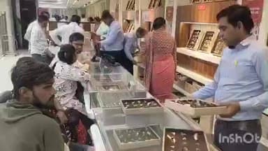 जळगाव: जळगावच्या बाजारात सोन्यात पुन्हा विक्रमीत भाव वाढ सोन्याचे दर जीएसटी सह 1 लाख 36 हजारवर. चांदी 1 लाख 95 हजार प्रतिकिलो