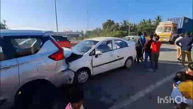 ಕೋಲಾರ: ಸರಣಿ ಅಪಘಾತ ನಿಂತಿದ್ದ ಲಾರಿಗೆ ಖಾಸಗಿ ಬಸ್ ಡಿಕ್ಕಿ,ಬಸ್ ಹಿಂಬದಿಗೆ ಎರಡು ಕಾರುಗಳು ಡಿಕ್ಕಿ ಕೊಂಡರಾಜನಹಳ್ಳಿ ಬಳಿ ಘಟನೆ