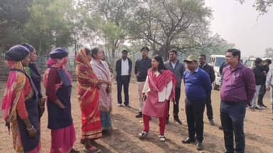 चंदनकियारी: कालिकापूर में चास SDM ने संचालित योजनाओं का निरीक्षण कर दिया कड़ा निर्देश