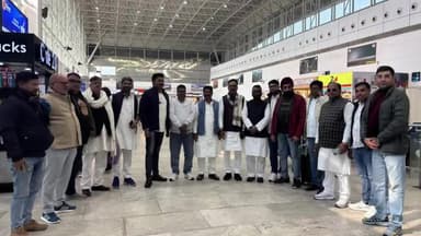 खलारी: रैली में शामिल होने के लिए विधायक के नेतृत्व में कांग्रेसी दिल्ली रवाना