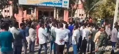 కొత్తగూడెం: అశ్వాపురం పోలీస్ స్టేషన్ వద్ద ఉద్రిక్తత, BRS, కాంగ్రెస్ పార్టీల నాయకుల మధ్య వాగ్వివాదం, స్టేషన్ కు చేరిన పంచాయతీ