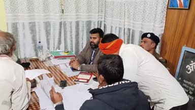 पारू: सरैया प्रखंड मुख्यालय में अंचलाधिकारी अंकित कुमार की अध्यक्षता में जनता दरबार का आयोजन