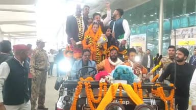 एशिया स्वर्ण पदक विजेता खुशबू निषाद प्रयागराज पहुंचीं
एशिया स्वर्ण पदक विजेता खुशबू निषाद प्रयागराज के बमरौली एयरपोर्ट