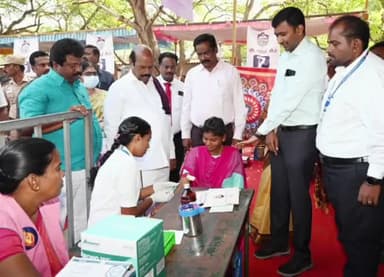 திருவண்ணாமலை: காட்டாமுண்டி கிராமத்தில் நலம் காக்கும் மருத்துவ முகாமை நேரில் சென்று அமைச்சர் வேலு ஆய்வு