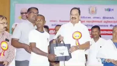 கலவை: கலவை ஆதிபராசக்தி பொறியியல் கல்லூரியில் தனியார் துறை வேலைவாய்ப்பு முகாமில் தேர்வு செய்யப்பட்ட பயனாளிகளுக்கு அமைச்சர் காந்தி பணி நியமன ஆணைகளை வழங்கினார்