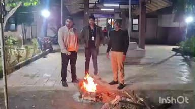 इगतपुरी: इगतपुरीत मतदान यंत्र सुरक्षा कक्षेबाहेर कडाक्याच्या थंडीत पोलिसांचा कडक पहारा