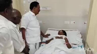 வாலாஜா: ராணிப்பேட்டை சிஎம்சி மருத்துவமனையில் விபத்தில் சிக்கி சிகிச்சை பெற்று வரும் இளம்பெண்ணை அதிமுக மாவட்ட செயலாளர் சுகுமார் நேரில் சந்தித்து ஆறுதல்