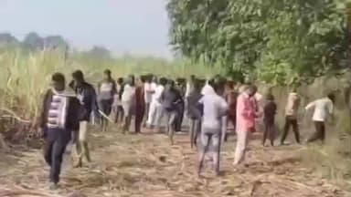 खड्डा: कुशीनगर के चिरहियवा सरेह गन्ने के खेत से युवक का अज्ञात शव बरामद, धारदार हथियार से हत्या की आशंका, पुलिस जांच जारी