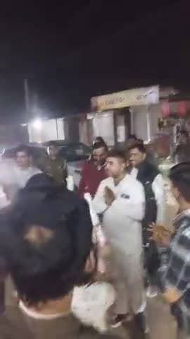 लोहावट: नागौर सांसद और राष्ट्रीय लोकतांत्रिक पार्टी (आरएलपी) के सुप्रीमो हनुमान बेनीवाल का आऊ कस्बे में देर रात स्वागत किया गया