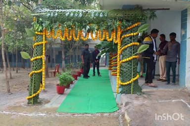 సంగెం: సంగేమ్ మండల కేంద్రం లో ఎన్నికల సరళిని పరిశీలించిన పరిశీలకులు