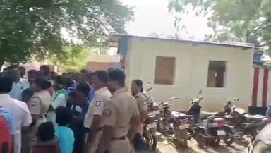 மானூர்: சொரிமுத்து அய்யனார் குளத்துக்கு தண்ணீர் கேட்டு சீதபற்பநல்லூர் பஞ்சாயத்து அலுவலகத்தை முற்றுகையிட்ட விவசாயிகள்.