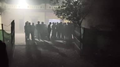 ठीकरी: ठीकरी ट्रेंचिंग ग्राउंड में लगी आग, नगर परिषद का फायर फाइटर पहुंचा, धुएं से लोग परेशान