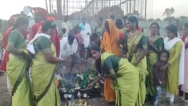 ಚಳ್ಳಕೆರೆ: ಮಲ್ಲೇಬೋರನಹಟ್ಟಿ ಗ್ರಾಮದಲ್ಲಿ ಶ್ರೀಪಾಂಡುರಂಗ ರುಕ್ಮಿಣಿ ದೇವರ ಆರನೇ ವರ್ಷದ ದಿಂಡಿ ಉತ್ಸವ