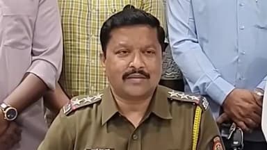 बार्शी: नागरिकांनी आपल्या मोबाईलची काळजी घेणे गरजेचे आहे : पोलीस निरीक्षक बालाजी कुकडे