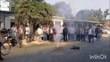हर्रैया: पंकज चौधरी को भाजपा का प्रदेश अध्यक्ष बनाए जाने पर परसरामपुर में कार्यकर्ताओं ने फोड़े पटाखे, एक-दूसरे को खिलाई मिठाई