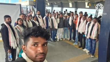 अनगड़ा: दिल्ली के रामलीला मैदान में 'वोट चोर गद्दी छोड़' कार्यक्रम में शामिल होने पहुंचे अनगड़ा के कार्यकर्ता