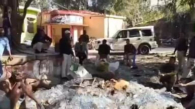 सुप्पी: सुप्पी थाना परिसर में मजिस्ट्रेट की मौजूदगी में 1076 लीटर नेपाली सौंफी शराब नष्ट की गई