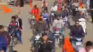 उतरौला: उतरौला में विश्व हिंदू परिषद व बजरंग दल के कार्यकर्ताओं ने अयोध्या में शहीद कार्यकर्ताओं की याद में निकाली शौर्य यात्रा