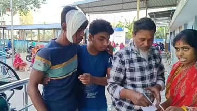 ডোমকল: জমি বিবাদের জেরে ভাইয়ে-ভাইয়ে রক্তাক্ত সংঘর্ষ, আহত বাবা ও ছেলে, নিয়ে আসা হল ডোমকল সুপার স্পেশালিটি হাসপাতালে