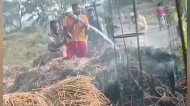 ବୌଦ୍ଧ ସଦର: ବିରାମପୁର ଗ୍ରାମରେ ଦୁଇ ଜଣ ଚାଷୀଙ୍କ ଧାନ ଗଦାରେ ନିଆଁ ଲାଗି ଭସ୍ମୀଭୂତ