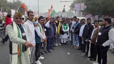 कटकमसांडी: दिल्ली की रैली में हजारीबाग से कांग्रेसी हुए शामिल, लगे 'वोट चोर गद्दी छोड़' के नारे