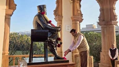 कराड: नागपूर येथे डॉ. हेडगेवार व गोळवलकर गुरुजी यांच्या स्मृतीस आ.डॉ.अतुलबाबा भोसले व आ. मनोजदादा घोरपडे यांनी केले अभिवादन