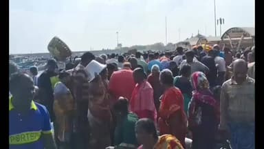 தண்டையார்பேட்டை: காசிமேட்டில் ஞாயிற்றுக்கிழமை முன்னிட்டு கூட்டம் அதிகமாக அசைவ பிரியர்கள் கூட்டம் இருந்தது மேலும் மீன்கள் விலை அதிகமாக விற்பனை செய்யப்பட்டது