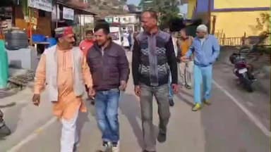 पौड़ी: ल्वाली बाजार में विधायक ने स्थानीय लोगों के बीच पहुंचकर समस्याओं के शीघ्र निस्तारण का दिया भरोसा