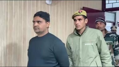 अमरोहा: UP पुलिस का दरोगा गैंग का मास्टरमाइंड, महिला व अपराधियों के साथ मिलकर लोगों को करता ब्लैकमेल, अमरोहा SP ने किया खुलासा