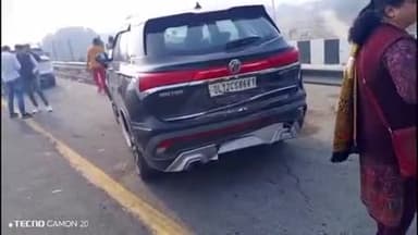 फतेहाबाद: आगरा लखनऊ एक्सप्रेसवे पर डोकी क्षेत्र में एक के बाद एक भिड़ी 10 गाड़ियां, कोई हताहत नहीं, डायवर्जन के चलते हुआ हादसा