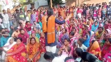 গড়বেতা ১: গড়বেতার মেয়েটাবাড়িতে জনসংযোগের পাশাপাশি তৃণমূল কর্মী সমর্থকদের নিয়ে আলোচনা সভায় উপস্থিত বিধায়ক