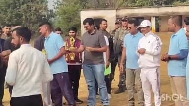 गारू: लातेहार: उपायुक्त उत्कर्ष गुप्ता के नेतृत्व में प्रशासन ने बारेसार में पिकनिक मनाया