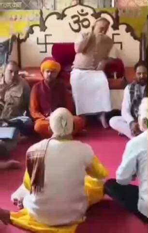 टीकमगढ़: टीकमगढ़ के प्राचीन हनुमान मंदिर में श्रीराम कथा आयोजन को लेकर बैठक संपन्न