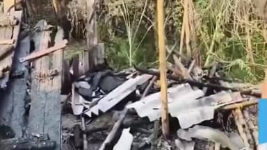 পাঁশকুড়া: পাঁশকুড়ায় গ্যাস সিলিন্ডার ফেটে পুড়ে ছাই বাড়ি সেই বাড়ি পরিদর্শনে পাঁশকুড়া ব্লক INTTUC সভাপতি সহ অন্যান্যরা