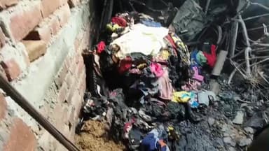 सिरदला: शाहपुर में शॉर्ट सर्किट से लगी भीषण आग, कपड़ा फेरी व्यवसायी के गोदाम में लाखों के कपड़े जलकर राख हुए