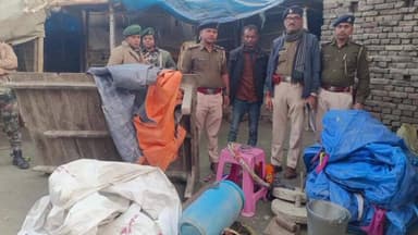 अरेराज: अरेराज में कुर्की के भय से एक अभियुक्त ने पुलिस के समक्ष किया सरेंडर