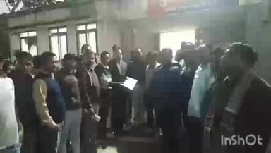 आठनेर: नगर में अतिक्रमण हटाने गए नगर परिषद कर्मचारियों से अतिक्रमणकारियों ने की अभद्रता, नपा ने सौंपा ज्ञापन